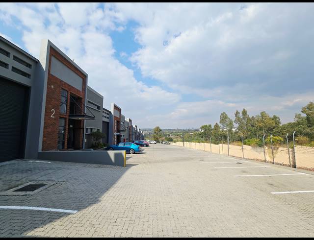 363M² WAREHOUSE TO LET IN OLIVEDALE